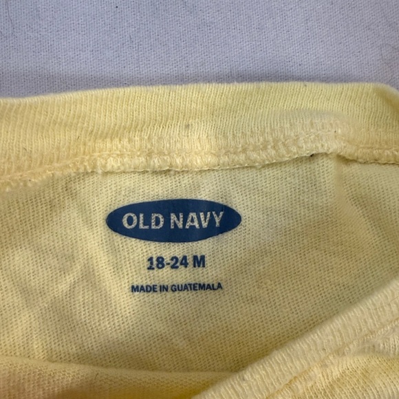 Old Navy - 3 piece set - Yellow T-Shirt and white floral denim jeans - Picture 3 of 6